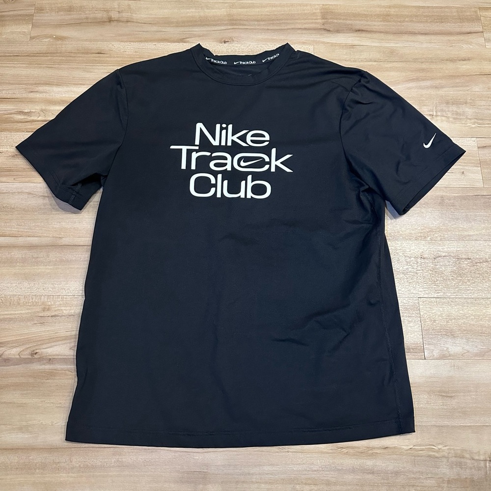 Nike Dri-Fit Nike Track Club Size Medium